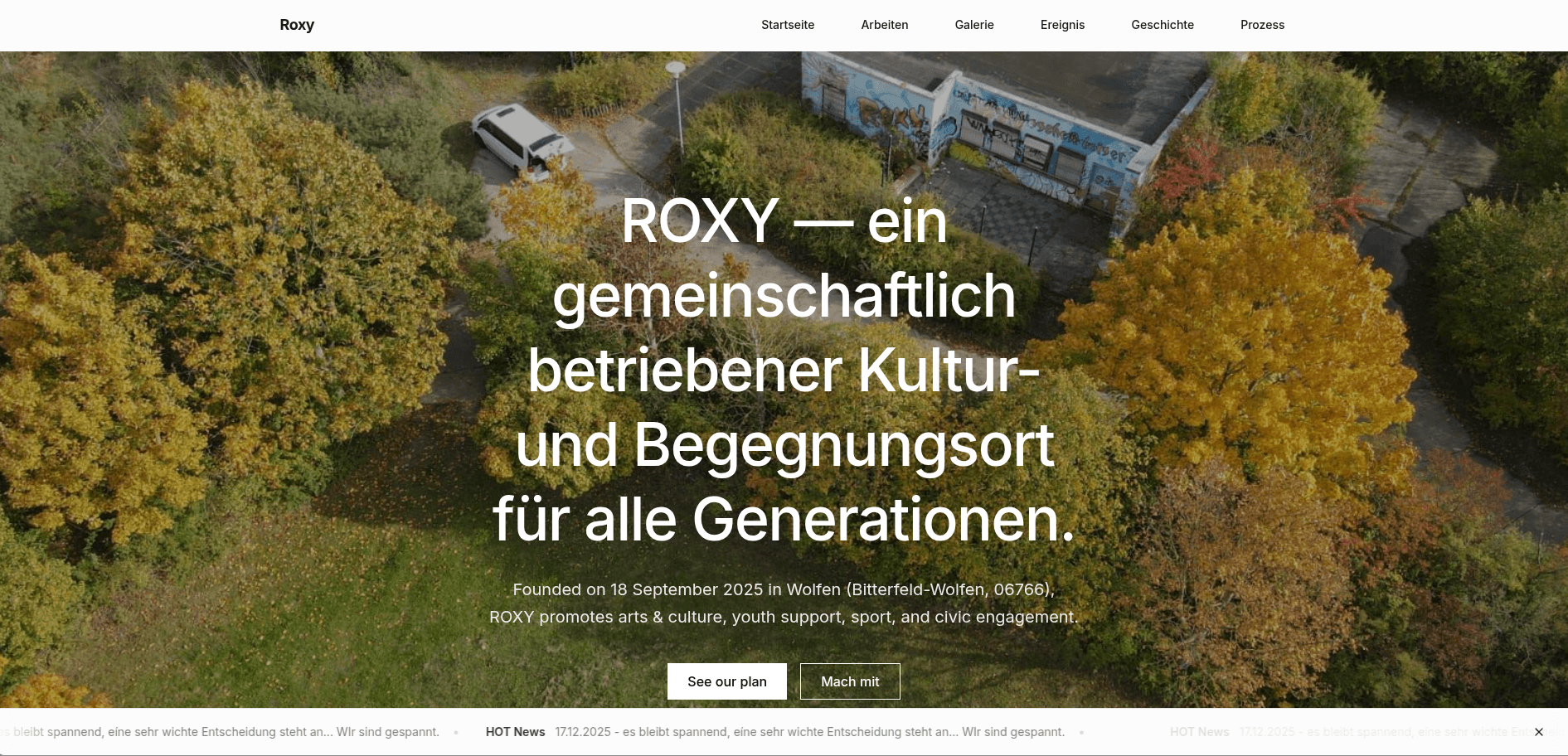ROXY community cultural centre website homepage with a full-width aerial hero image and German navigation